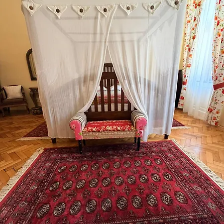 Old Town Family House *
